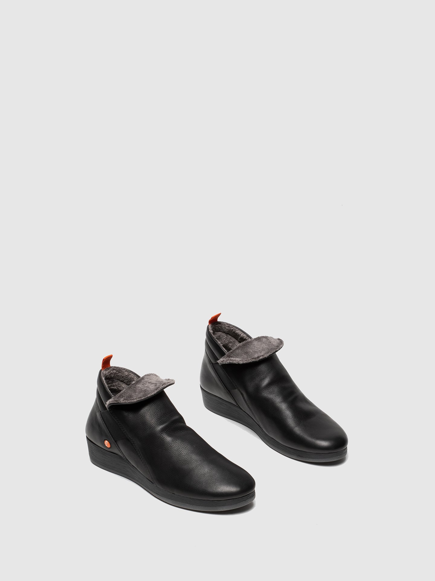 Softinos Botins de Cunha em Preto Matte